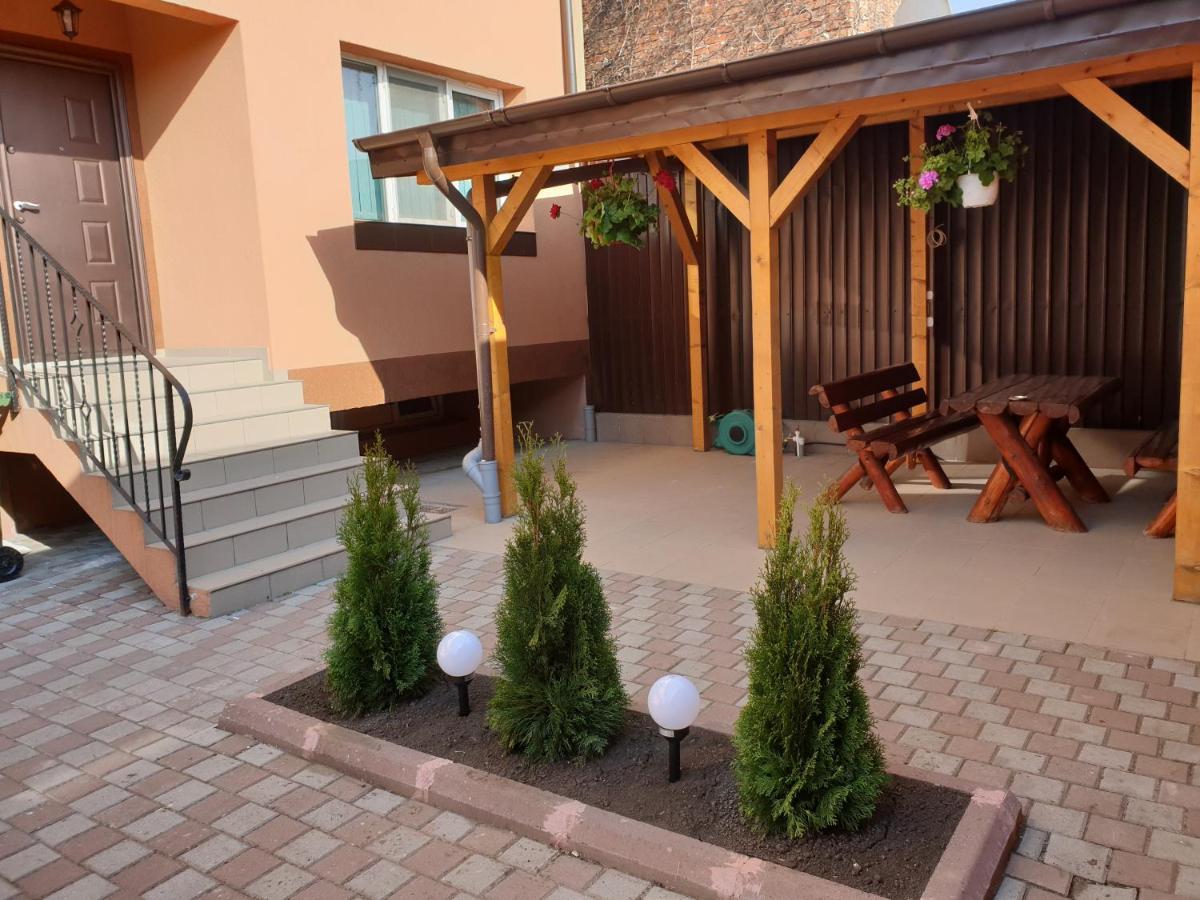 Villa Accommodation Boekarest Buitenkant foto